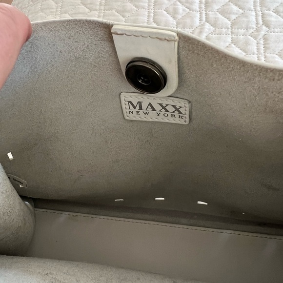 Maxx New York White leather handbag in good condition. - Picture 3 of 5